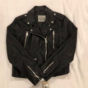 levi black faux leather jacket ✨